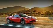 За Ferrari 458 Speciale вытянулась длинная очередь